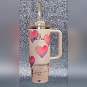 Stanley LE VALENTINE'S Flowstate
Quencher Frost Heart Gradient 30oz NWT
